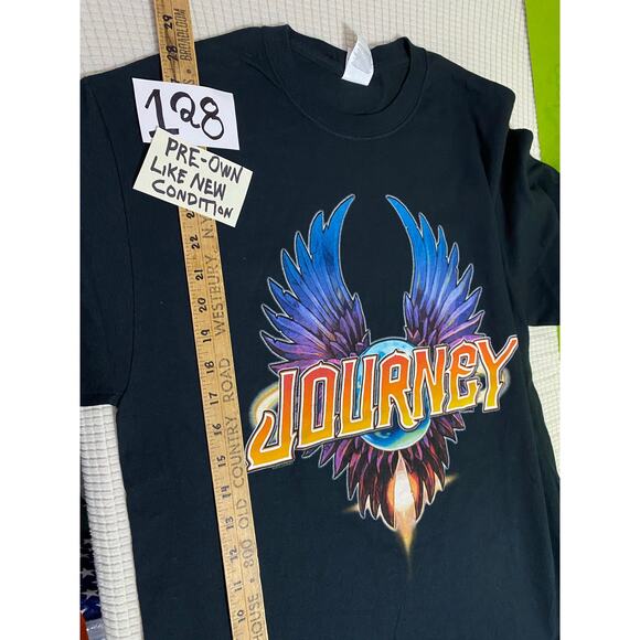 Journey Tour 2018 Black T-Shirt Size M Wings Graphic Gildan Heavy Cotton Rock - Picture 3 of 10